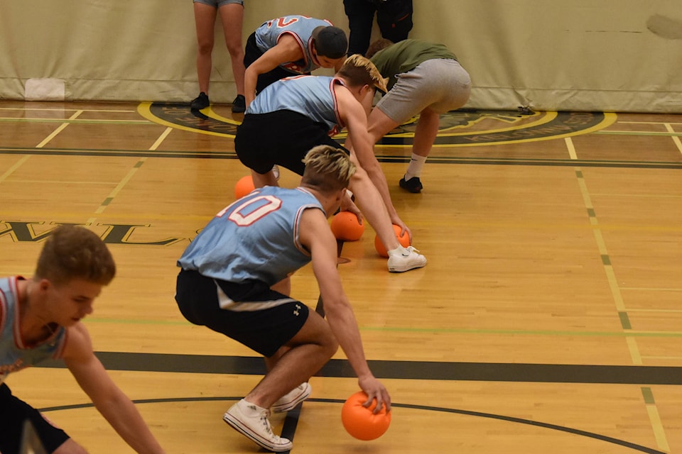 16786032_web1_dodgeball2