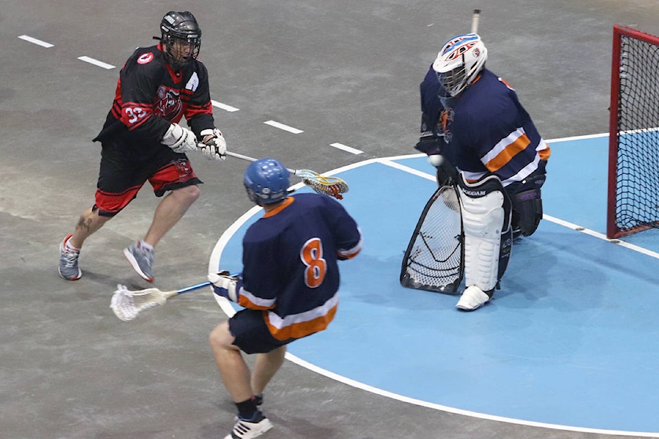 17004571_web1_190529-VMS-Sr.Tigers-Raiders2