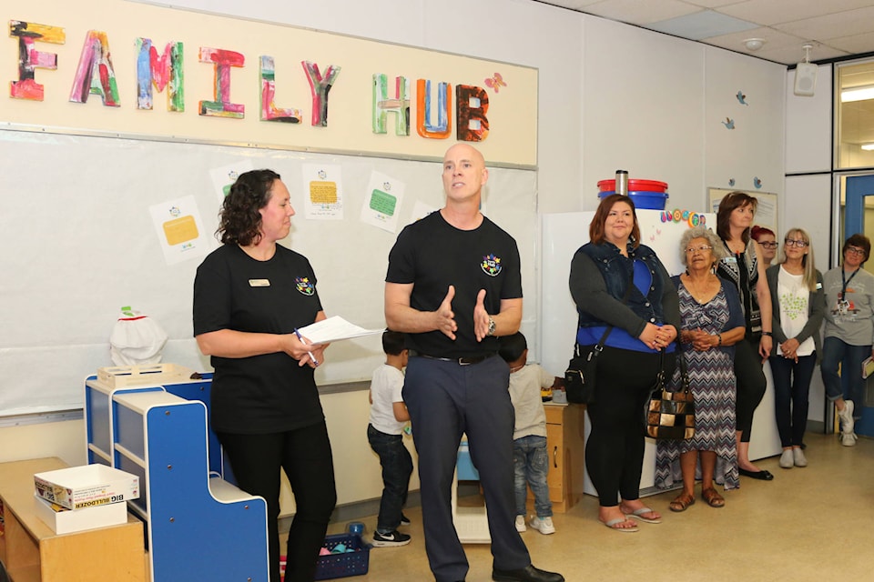 17173273_web1_familyhub