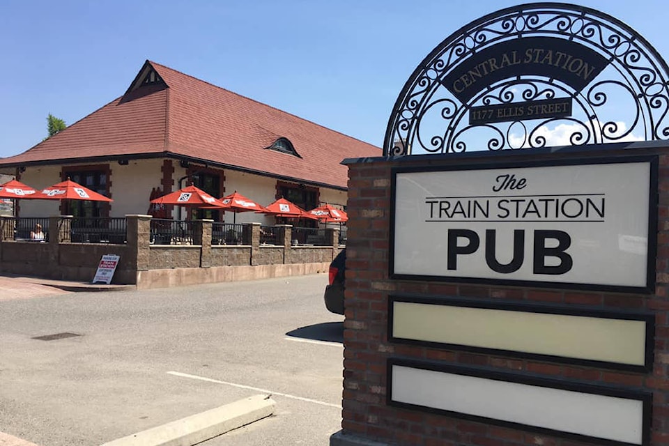 17178352_web1_trainstationpub