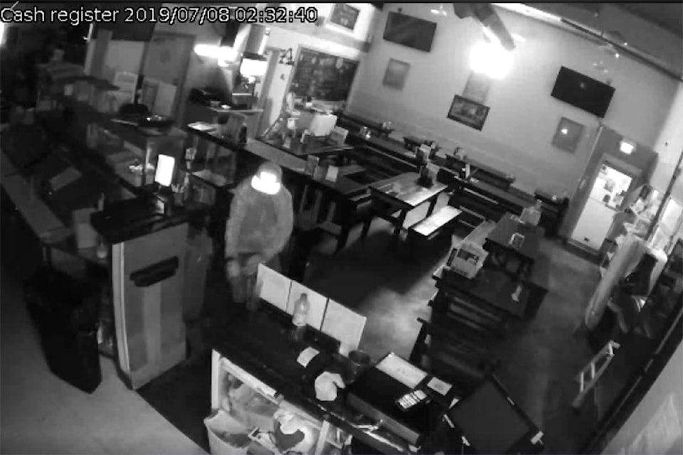 17640969_web1_190712-PWN-Burger55Robbery