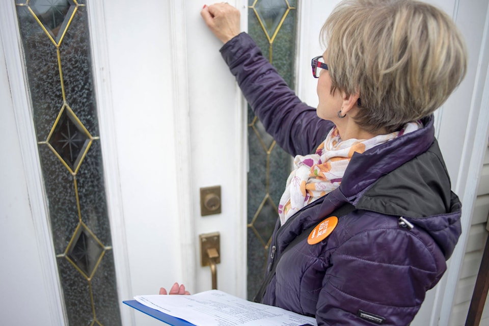 18850123_web1_Doorknocking