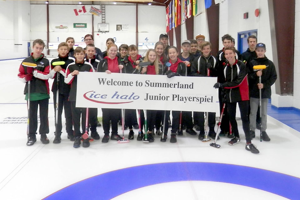 19422764_web1_191121-SUM-Junior-curling_1