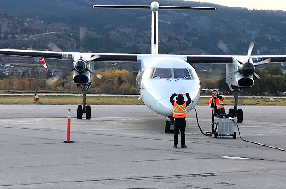 19566438_web1_191025-PWN-airport-runway-4