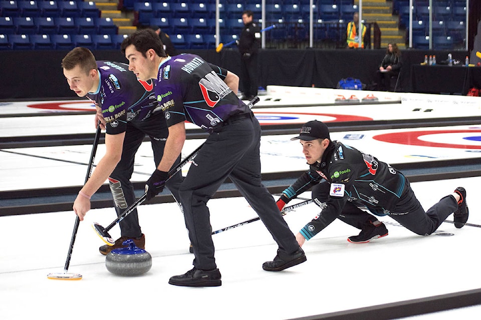 20697193_web1_Curling3