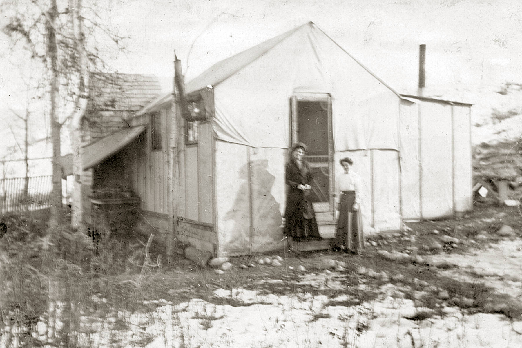 20885481_web1_200319-SUM-Historic-tent-house-SUMMERLAND_4