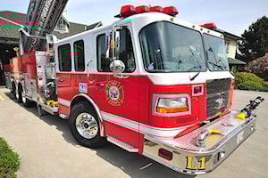 Kelowna crews respond to early morning structure fire on Leon Ave