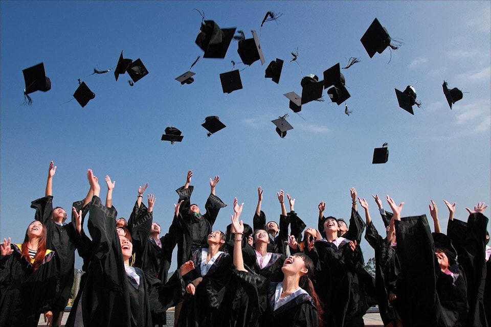 21773650_web1_Graduation-FWM-200429-FWPS_1