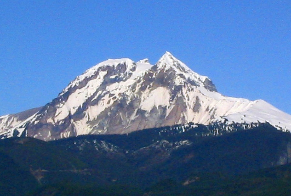 22695551_web1_Mount-Garibaldi-WikimediaCommons