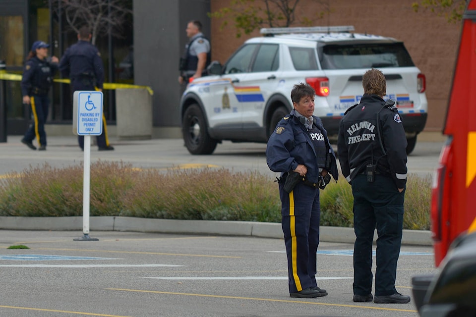 Police staged at the entrance of Winners. (Phil McLachlan - Capital News)