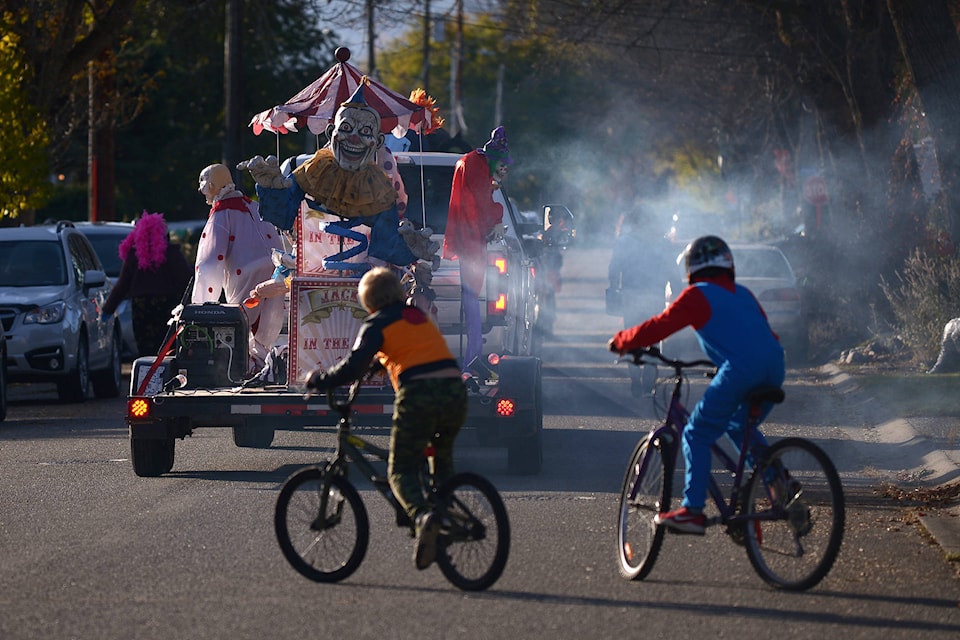 Kelowna residents got creative in celebrating Halloween amid COVID-19, taking a haunted house on the road for nearby residents to enjoy. (Phil McLachlan - Capital News)