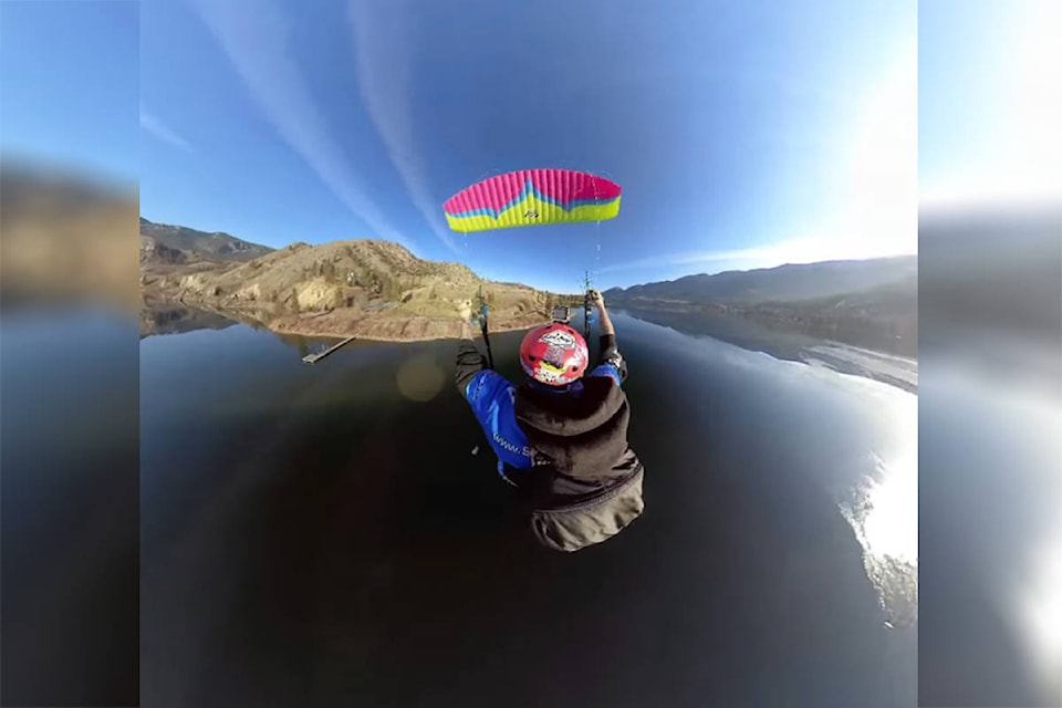 24570172_web1_210324-PWN-ParaglidingGuy--speedflyyy_1