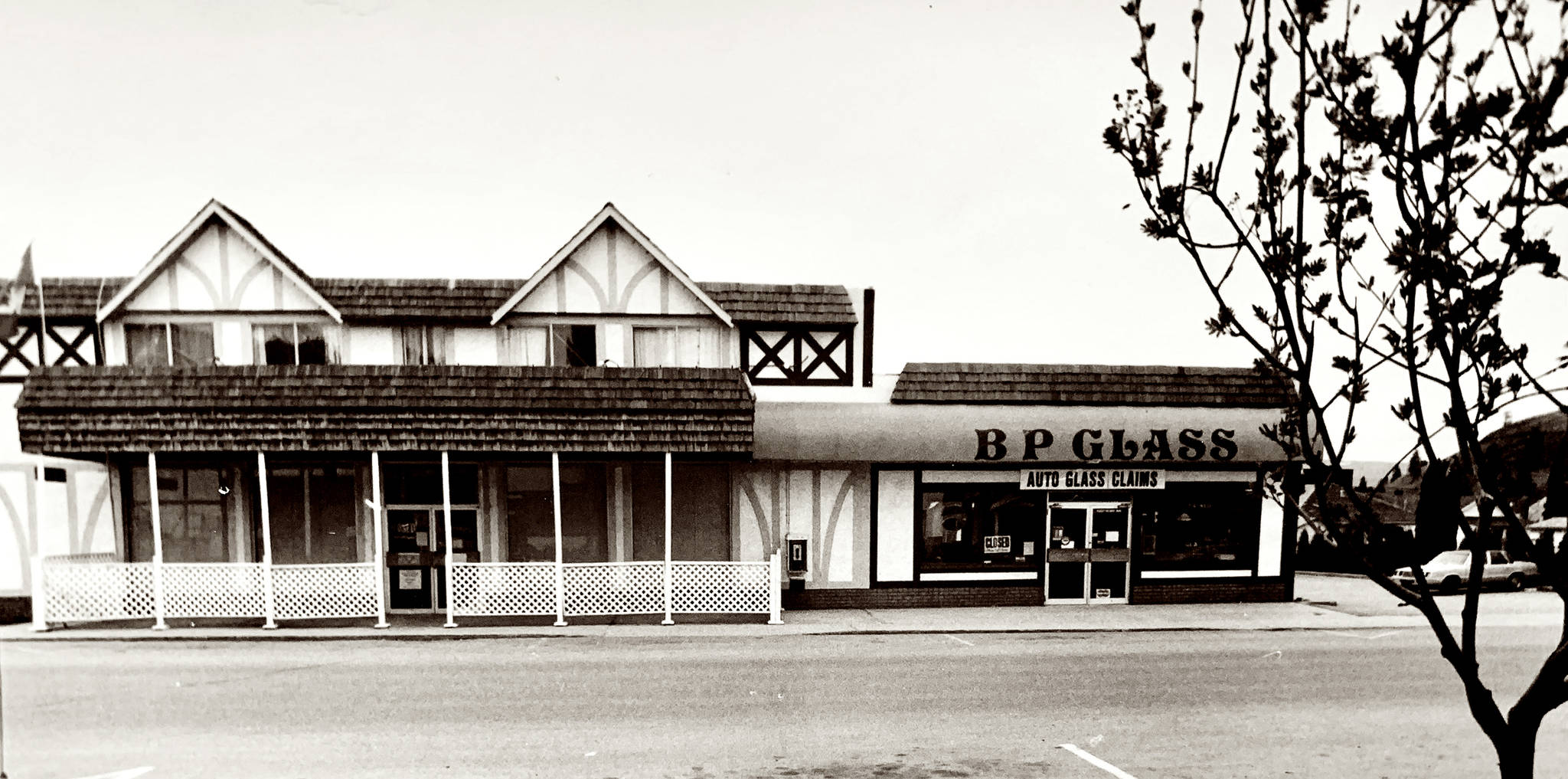 24760562_web1_210415-SUM-Historic-street-scenes-SUMMERLAND_4