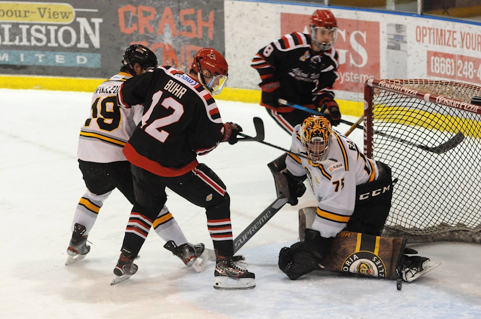 24794611_web1_210403-AVN-BCHL-Bulldogs-vs-Grizzlies-Bulldogs_1