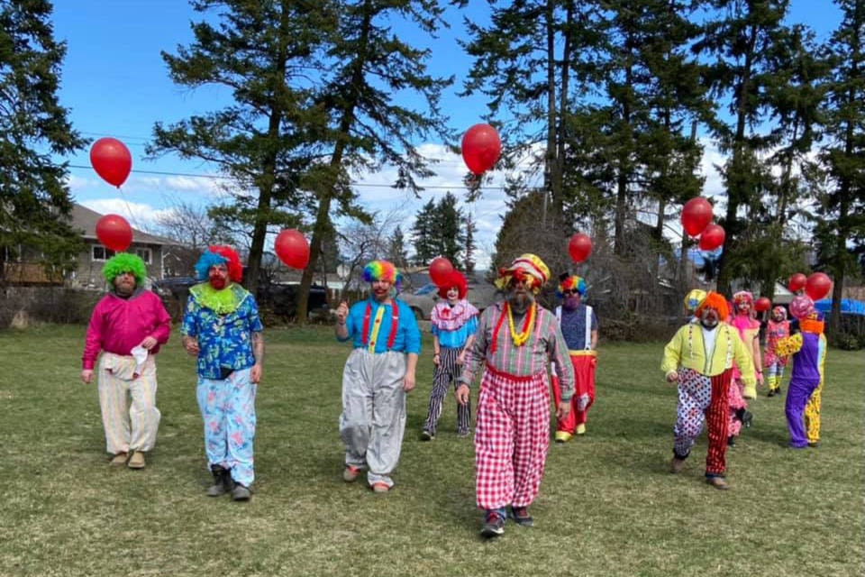 24833080_web1_210415-VMS-Armstrong-clowns-clown_2