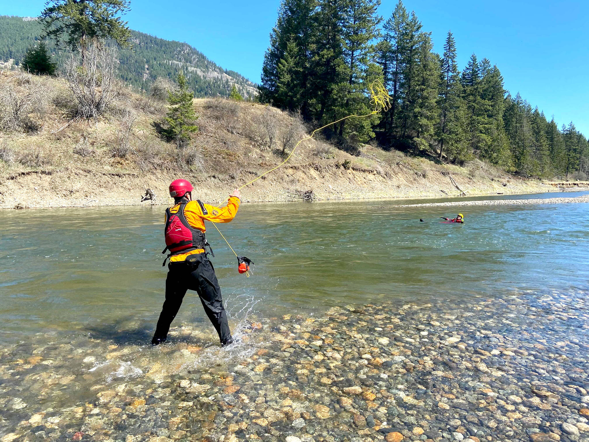 24911881_web1_210422-VMS-water-rescue-shuswap_3