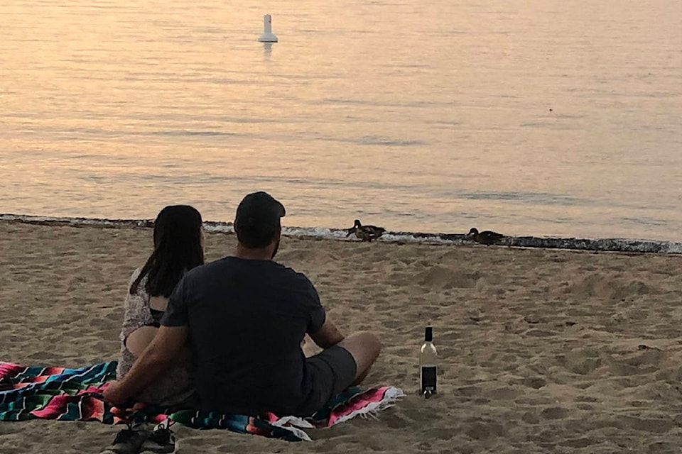 24927250_web1_210428-PWN-BeachBooze-wine_1