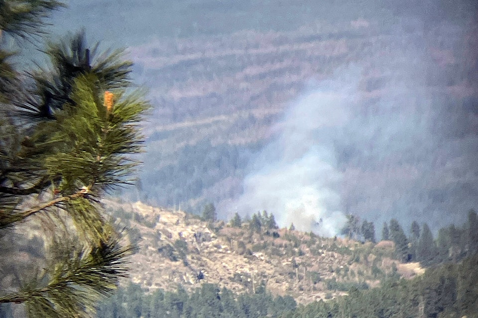 24948614_web1_210428-PWN-GrassFire-fire_1