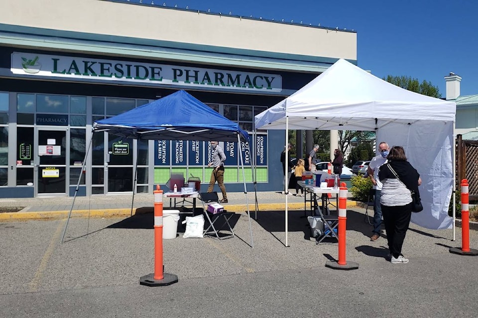 25033788_web1_210506-KCN-POPUPVACCINE-LakesidePharmacyVaccinationClinic_1