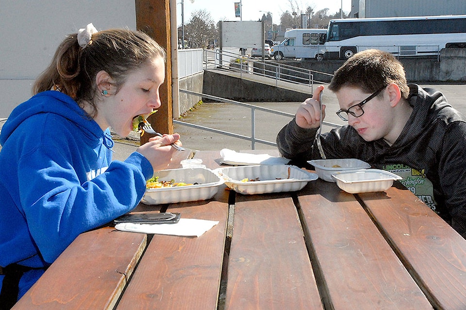 25305864_web1_tsr-covid-outdoor-dining-pdn-200320