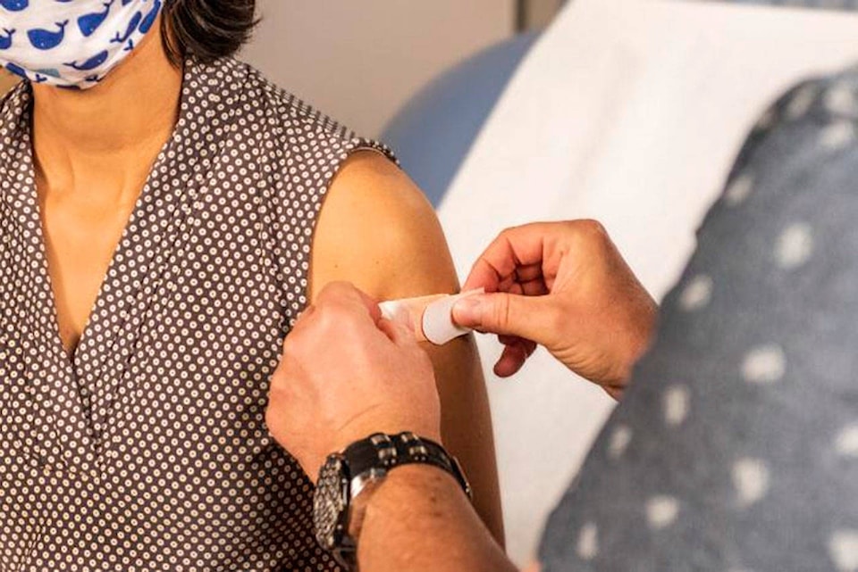 25345360_web1_vaccine-1