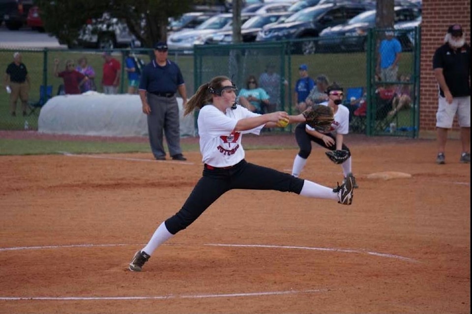 25481179_web1_210617-KCN-Softball_1