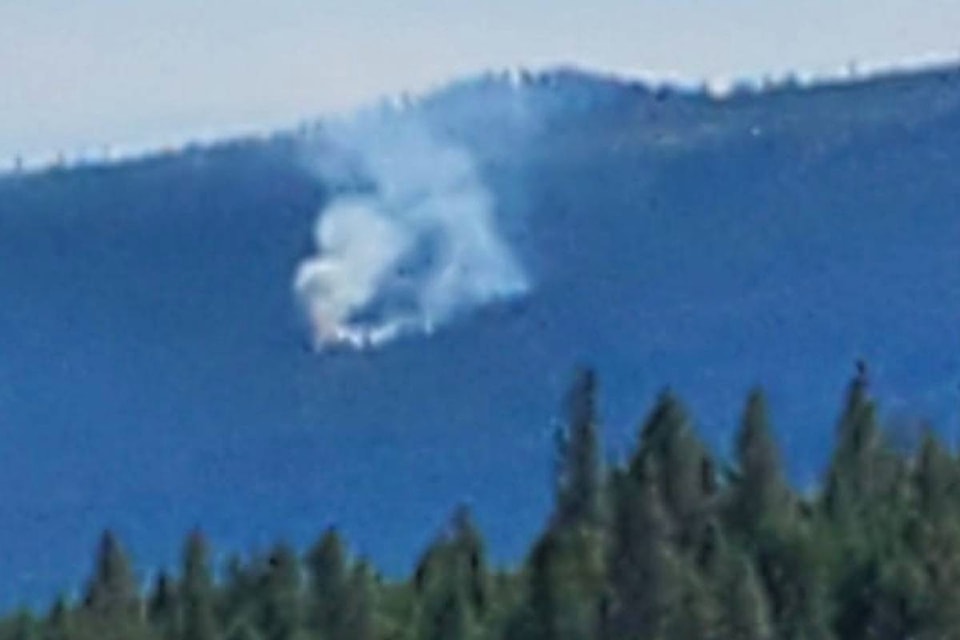 25566720_web1_210623-WEK-peachland-fire_1