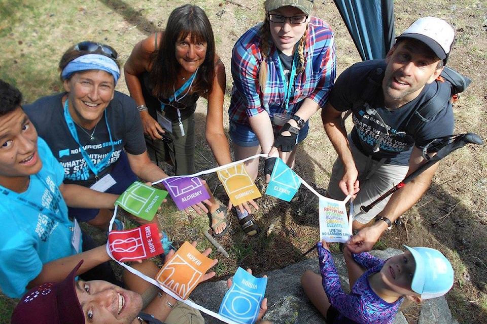 26047386_web1_210811-KCN-Amazing-Race_1