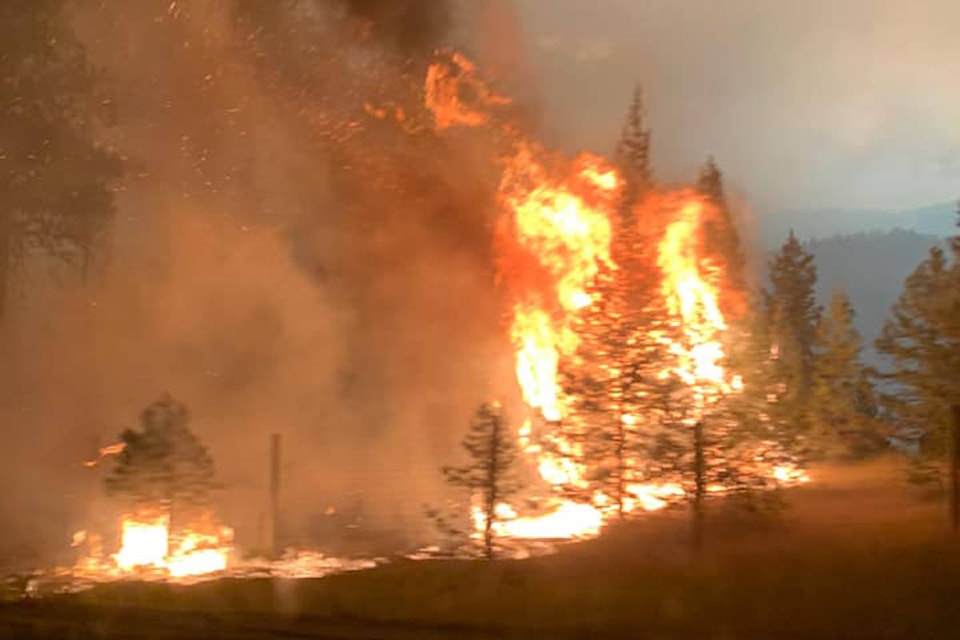 26159739_web1_coquihalla-wildfire