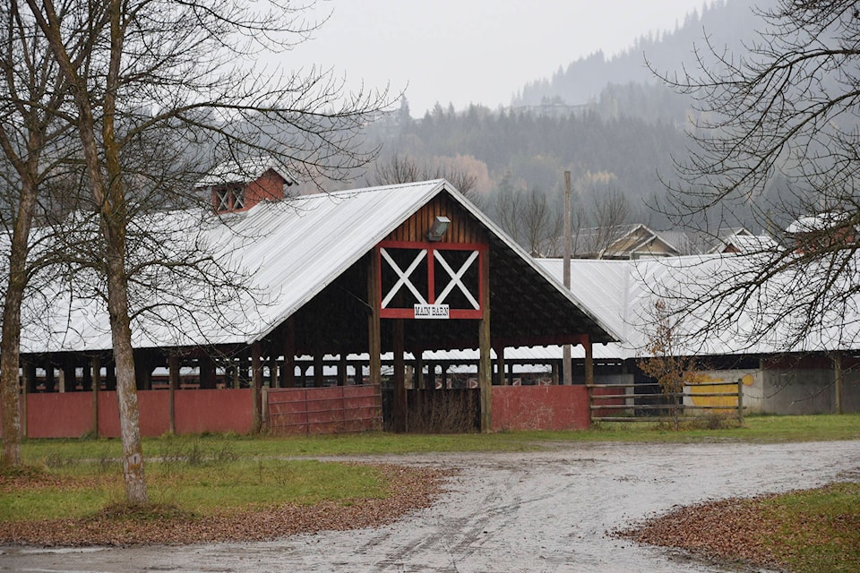 26255158_web1_201104-SAA-barn-fairgrounds