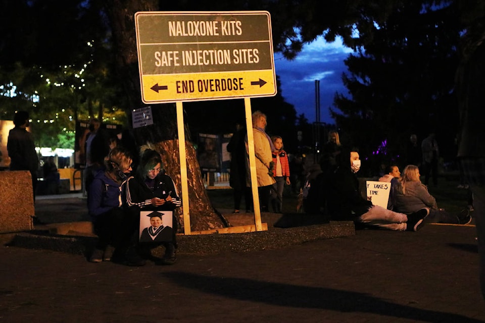 Hundreds of people gathered at 91Ѽ’s Kerry Park on Aug. 31 for an event that honoured the families and those lives lost to illicit drug overdoses. (Aaron Hemens/Capital News)