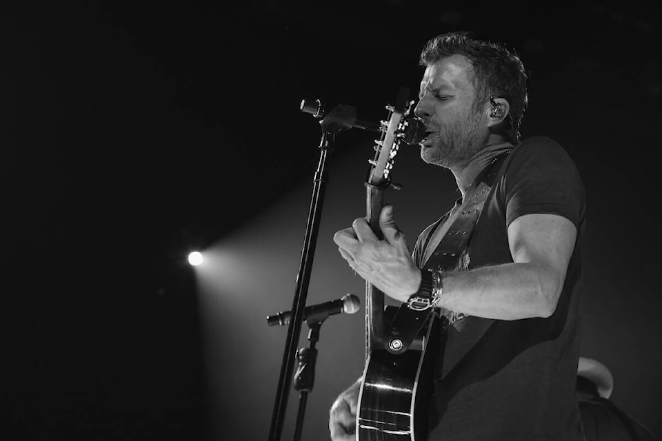 26973861_web1_211104-KCN-Dierks-Bentley-_1