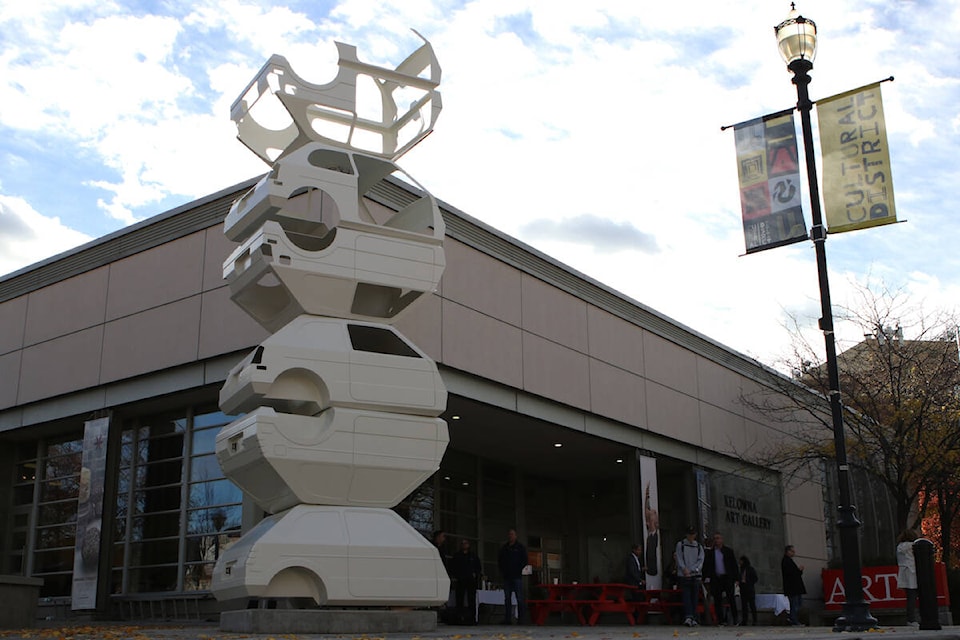 26977505_web1_211104-KCN-Art-Sculpture_1