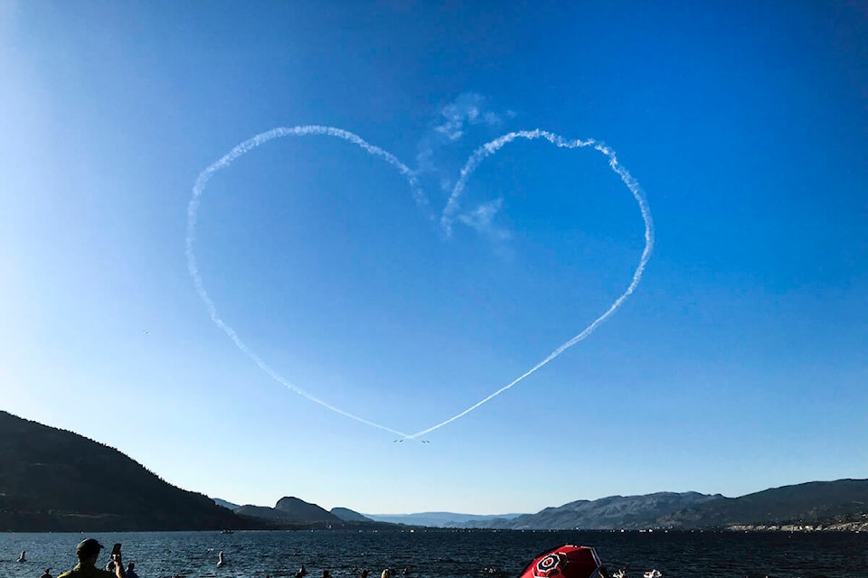 27438104_web1_211208-PWN-Snowbirds-PUSH_1