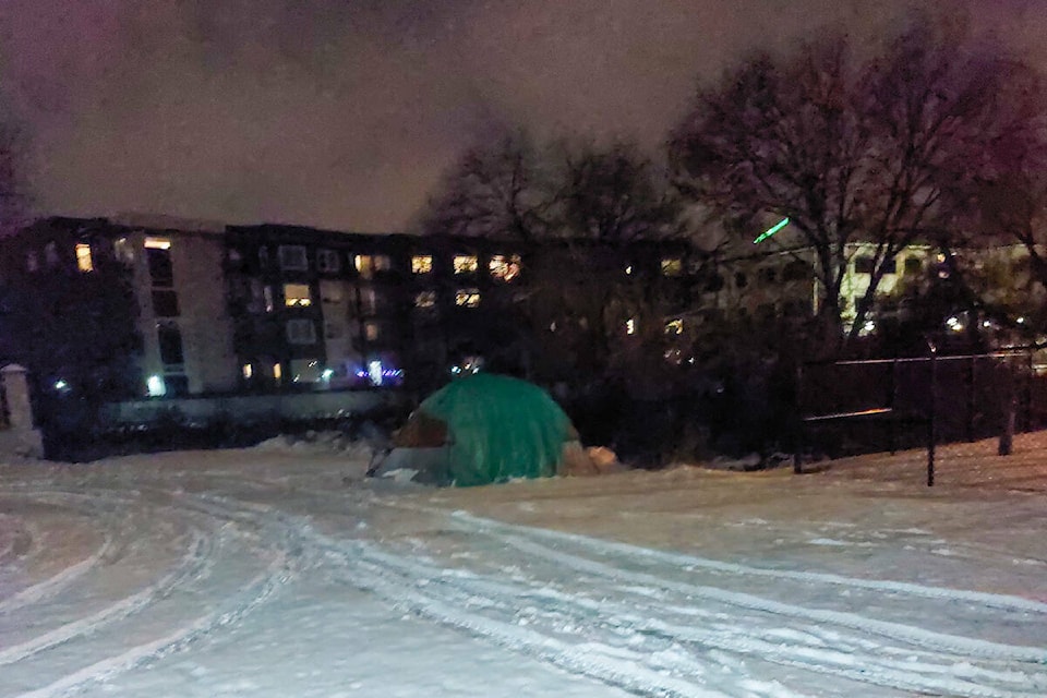 27668830_web1_211230-KCN-Cold-homeless_1