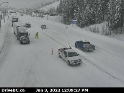 27703261_web1_220106-GOS-avalanche-control_1