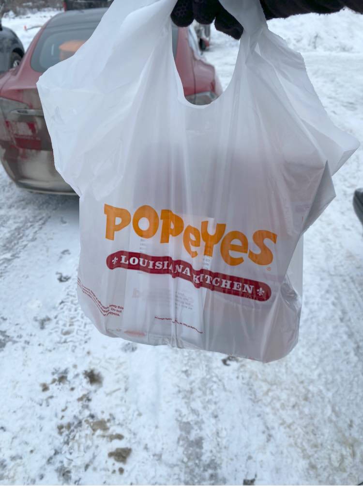 27705992_web1_220106-VMS-popeyes-grocery_3