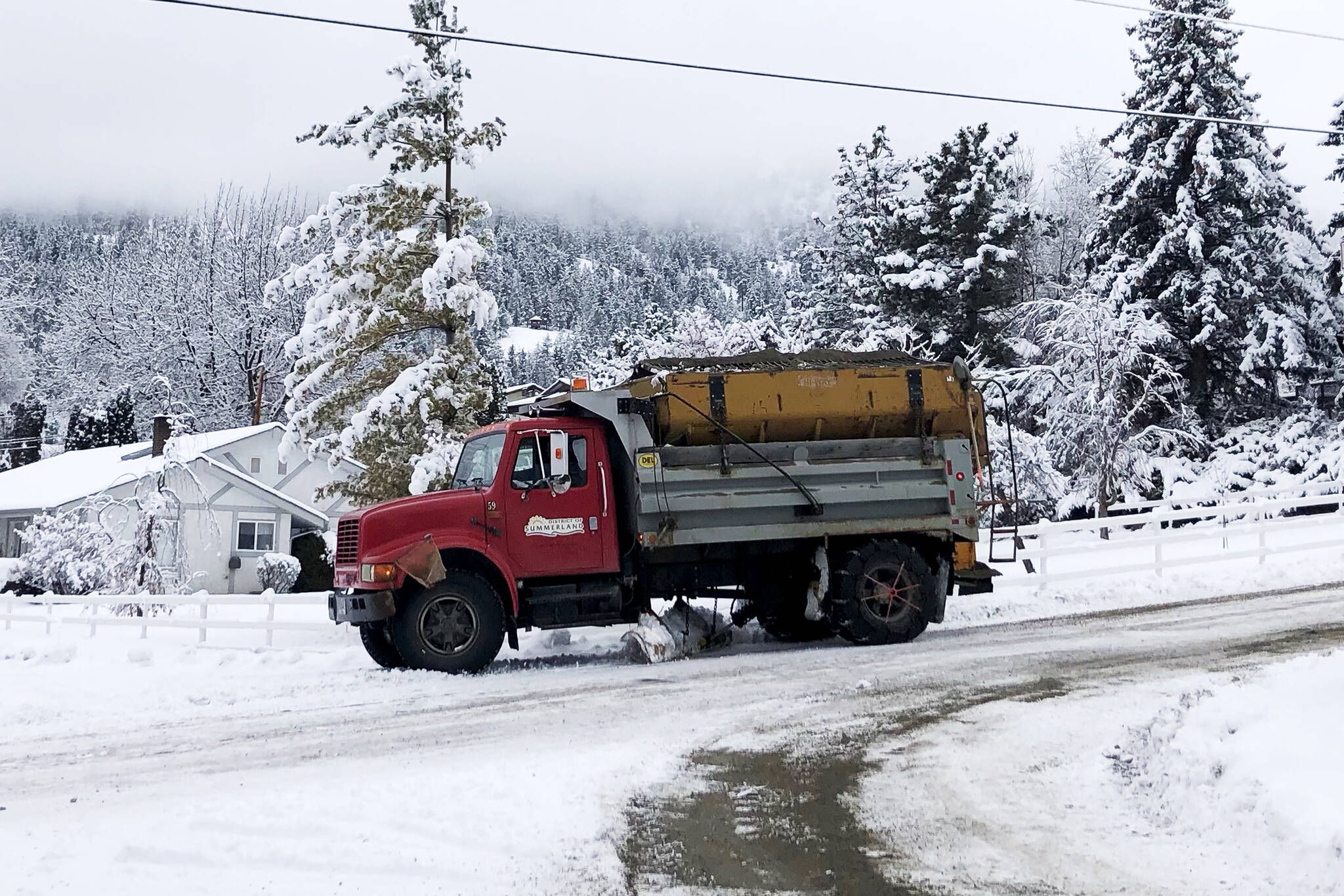 27838349_web1_200109-SUM-Sanding-truck_2