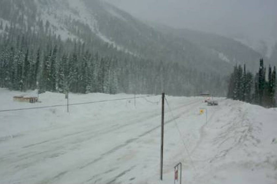 27855047_web1_220128-RTR-avalanche-control-pic_1
