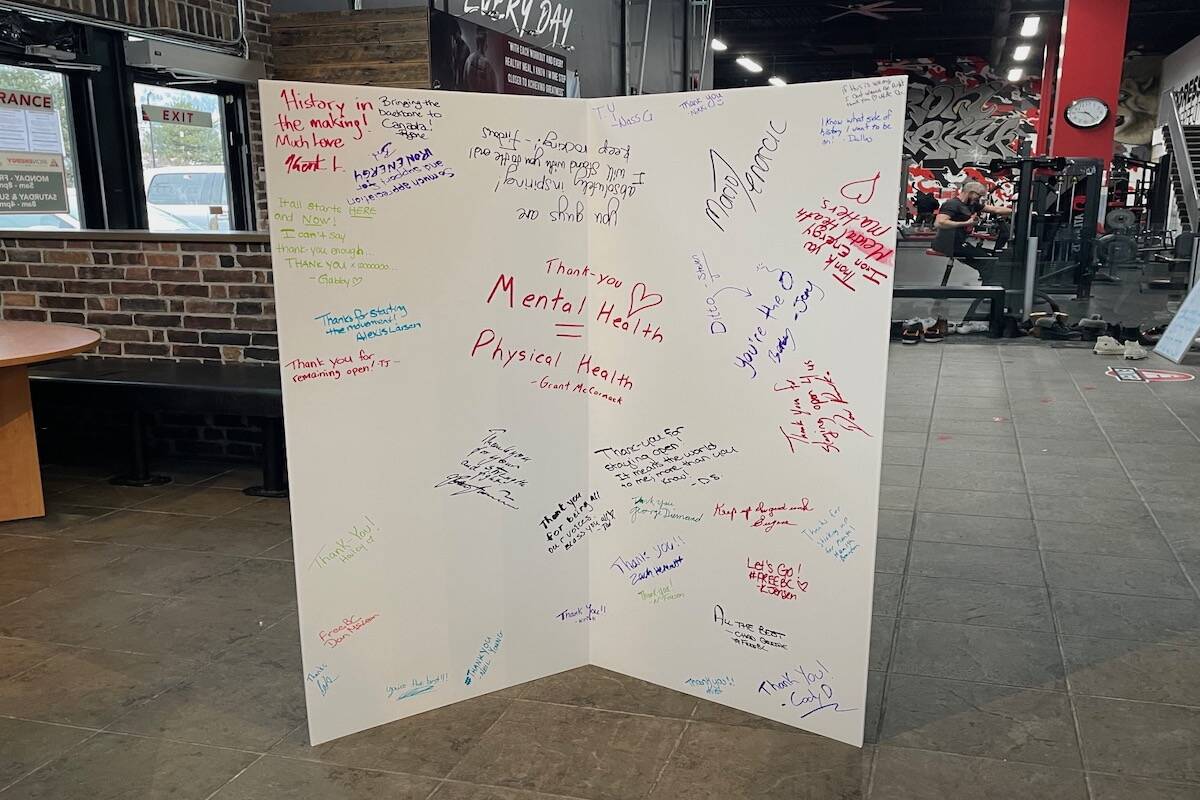 Thank you card signed by Iron Energy Gym clients
