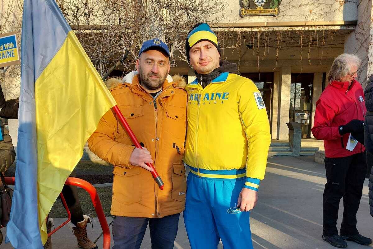 Ukrainians and supporters rally downtown on Feb. 24. (jacqueline gelineau/ Capital News)