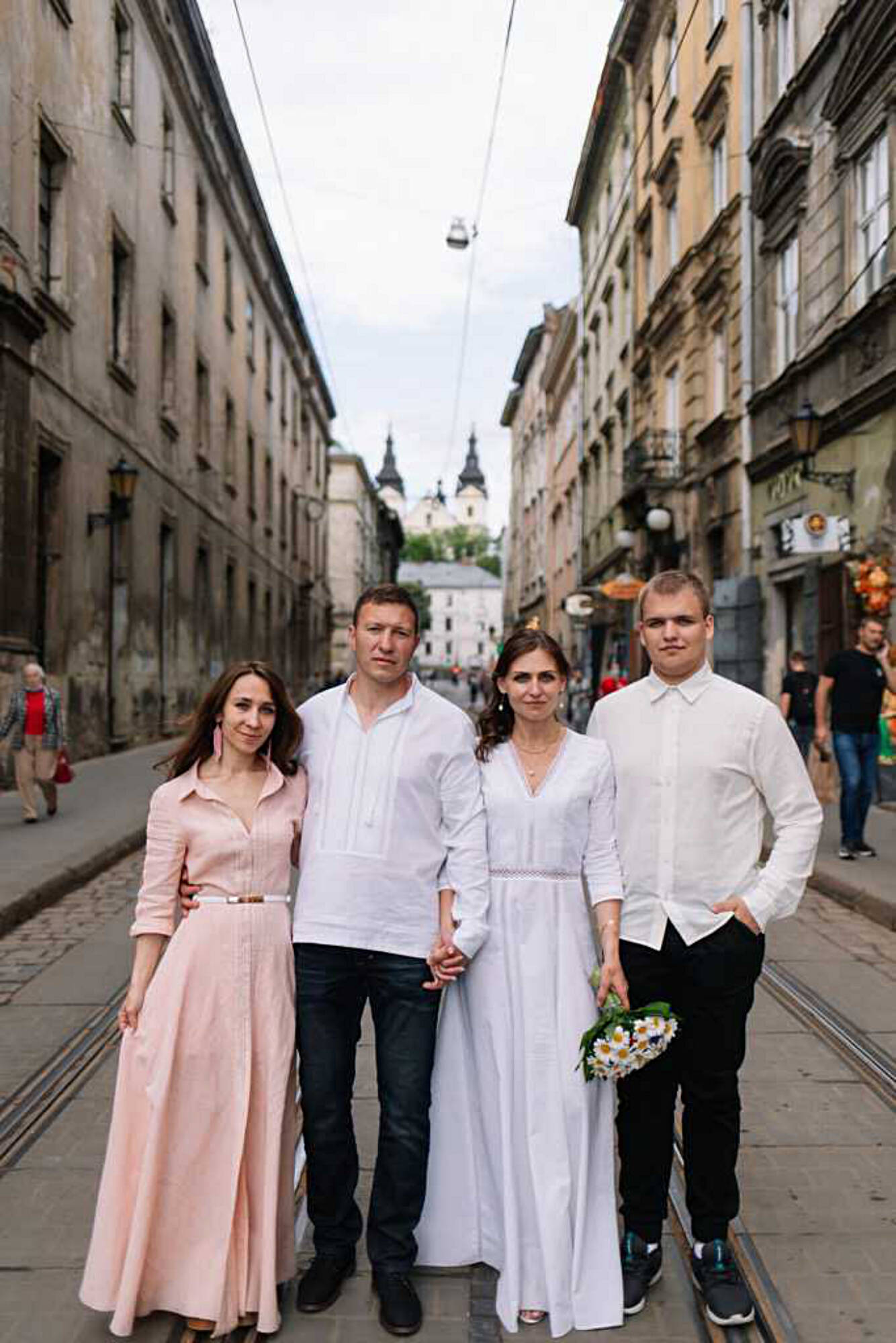 28432495_web1_220316-SAA-ukraine-wedding-full