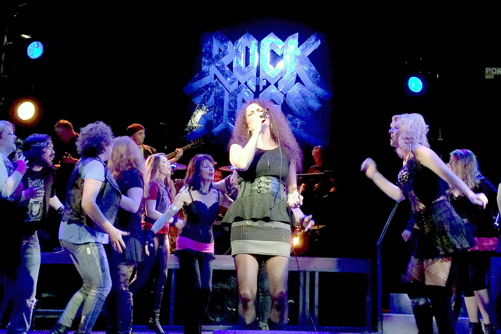 28641506_web1_190102-VMS-rockofages2