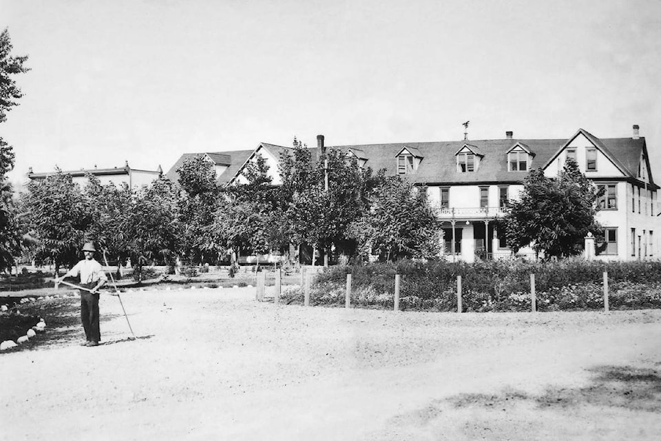 28776596_web1_220414-KCN-Historic-photo_1