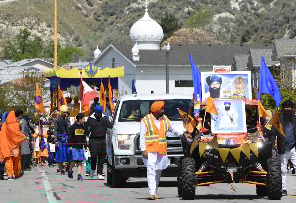28806591_web1_220420-PWN-VaisakhiParade_1