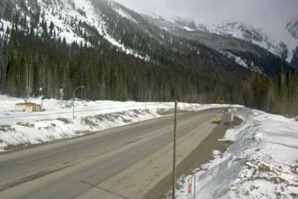 28858912_web1_220428-RTR-avalanche-control-road_1