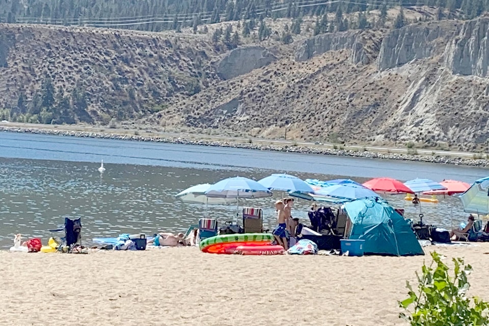 29657675_web1_210812-SUM-Beach-SUMMERLAND_1