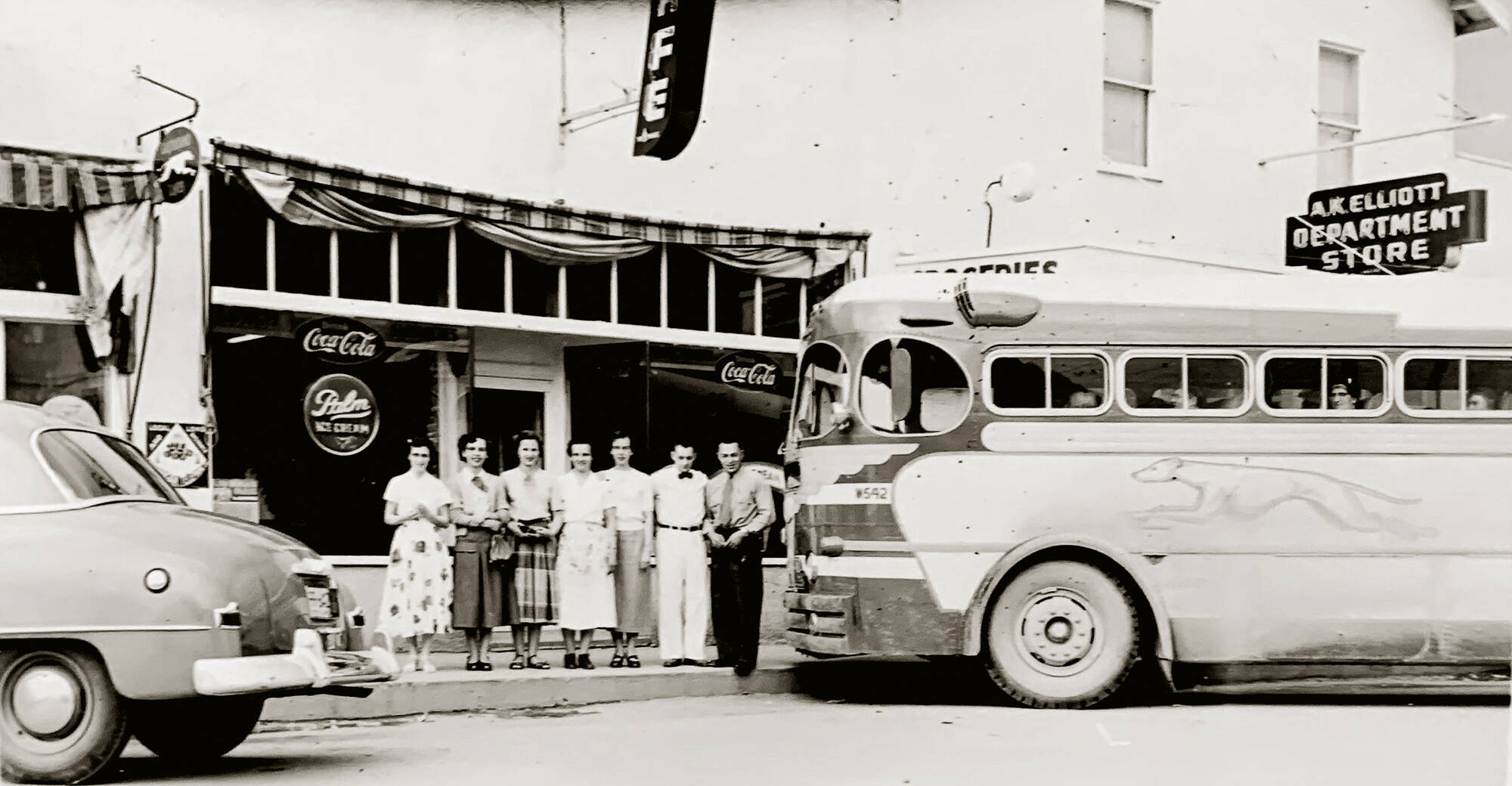 29843860_web1_201203-SUM-Historic-Greyhound-SUMMERLAND_2