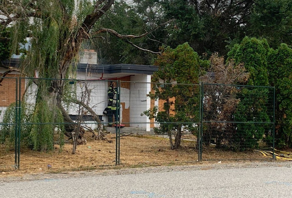 30389939_web1_220915-KCN-abandoned-home-fire-_1