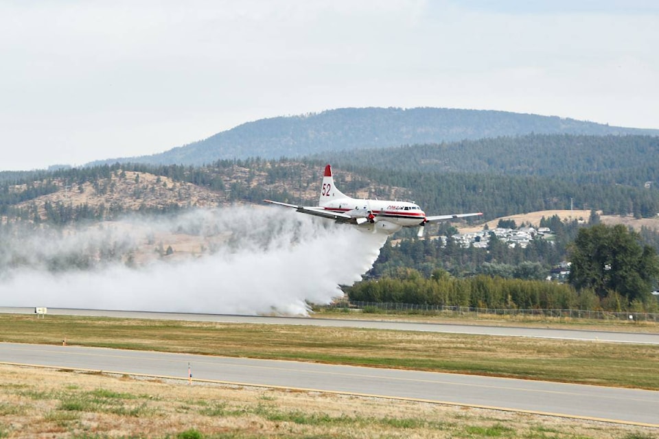 30548340_web1_221006-KCN-flyby-water-drop-_1